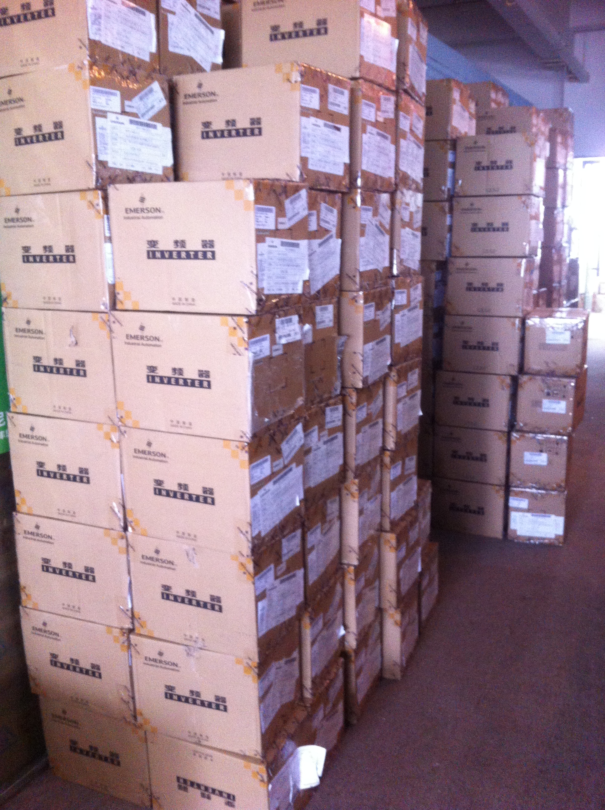 艾默生變頻器入庫(kù)